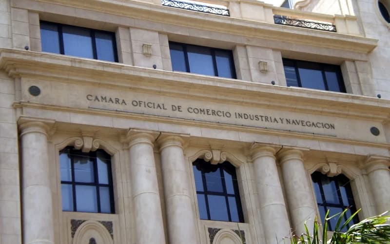 La Cámara reclama que AENA mantenga con Canarias su compromiso de congelar las tasas hasta 2026