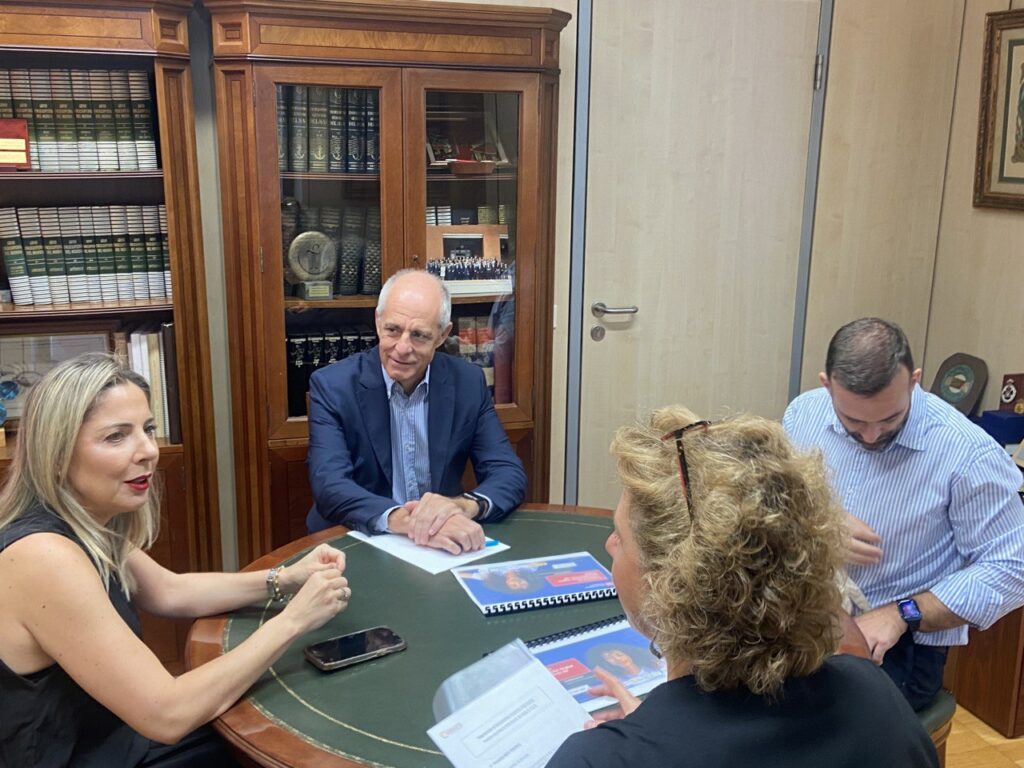 Visita de la Universidad Europea de Canarias a la sede cameral